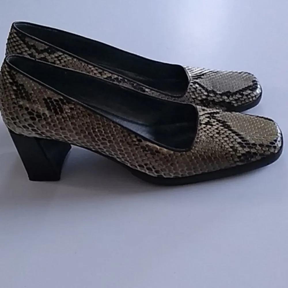 Prevata Snakeskin Heels Brown Cream Genuine Snakeskin, Size 9.5 US‎